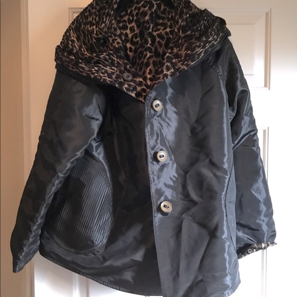 Beautiful, Reversible Rain Jacket. - Picture 1 of 3